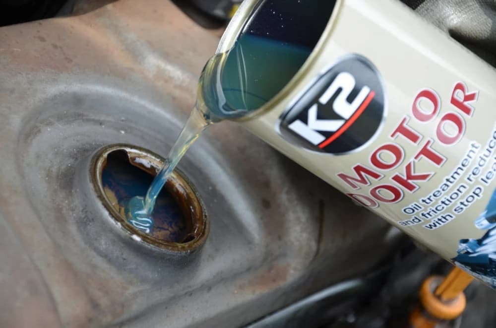 DOKTOR CAR SPEC 443 תוסף שמן מנוע משחרר מרימים עוצר נזילות ועשן